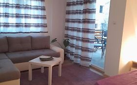 V & V Studio Apartments